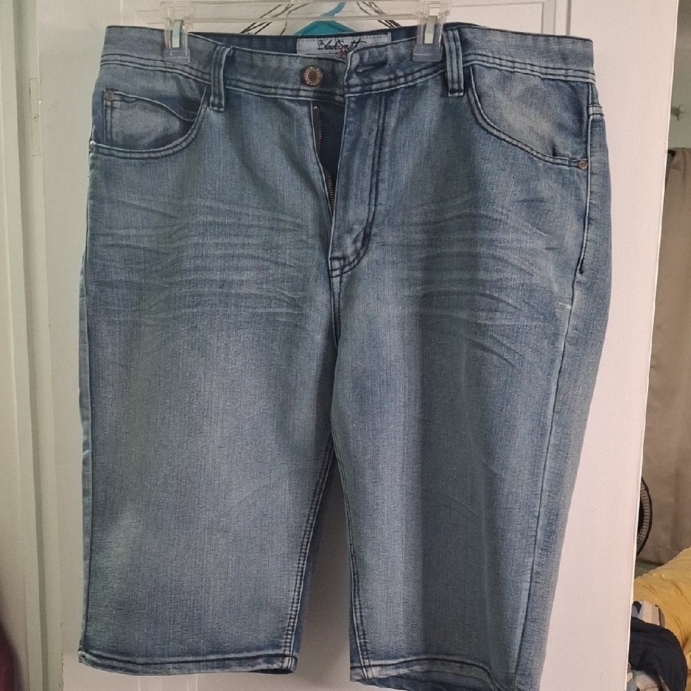 Blue Jean Shorts with Relaxed Fit and Knee-Length Style
